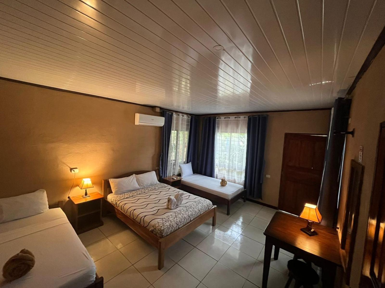 Cabinas Villa Drake Drakes Bay Екстериор снимка